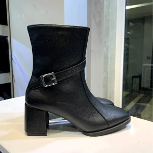 نیم بوت زنانه چرم مدل سگک‌دار پاشنه پهن کد03، رنگ مطابق تصویر
