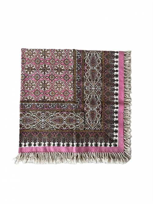 رومیزی قلمکار کلاسیک صورتی ۲