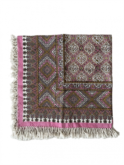 رومیزی قلمکار کلاسیک صورتی ۱