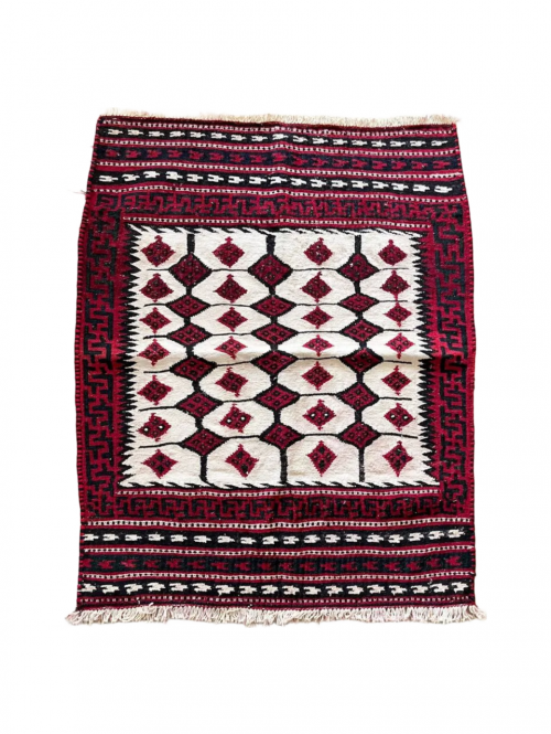 سفره بختیاری قرمز سفید