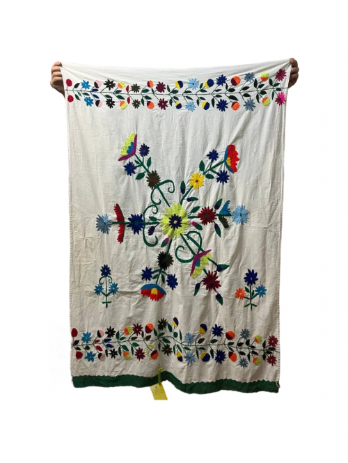 پرده گلدوزی خراسان طرح گل با حاشیه سبز