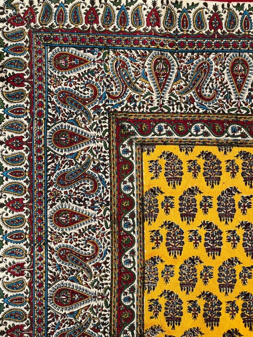 رومیزی قلمکار کلاسیک خردلی