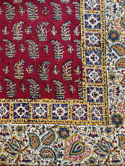 رومیزی قلمکار کلاسیک قرمز ۱
