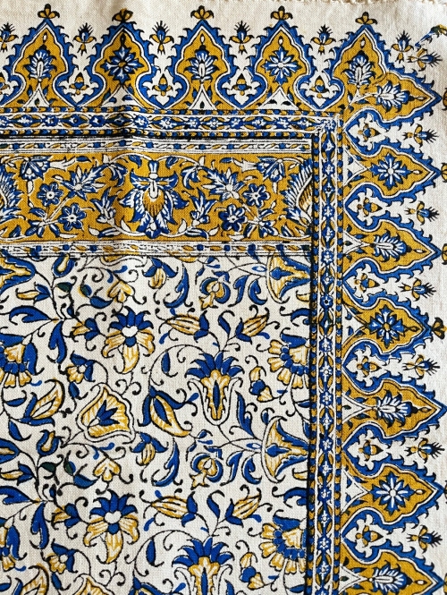 رومیزی قلمکار ۱ در ۱.۵ متر طرح بته و گل اناری