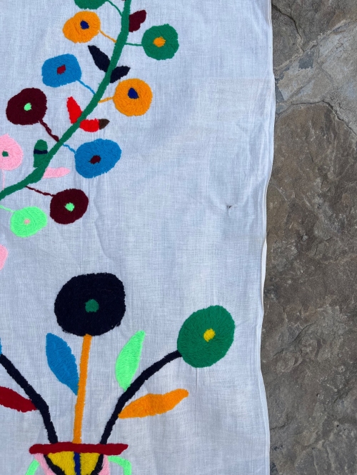 پرده گلدوزی خراسان طرح گل و دختر