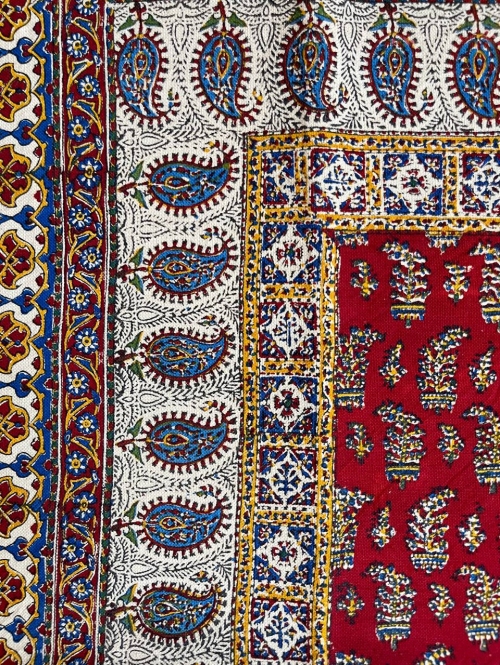 رومیزی قلمکار کلاسیک قرمز ۲