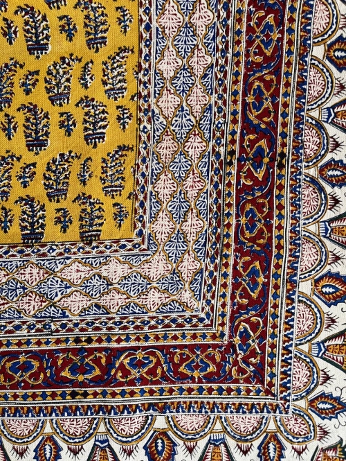 رومیزی قلمکار کلاسیک خردلی