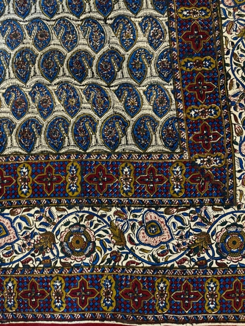 رومیزی قلمکار ۱ در ۱.۵ متر بته ریز قرمز