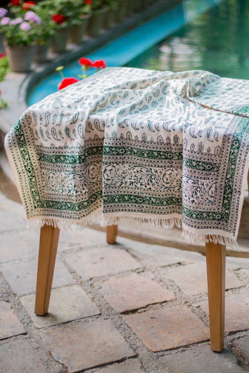 رومیزی قلمکار طرح بته سبز