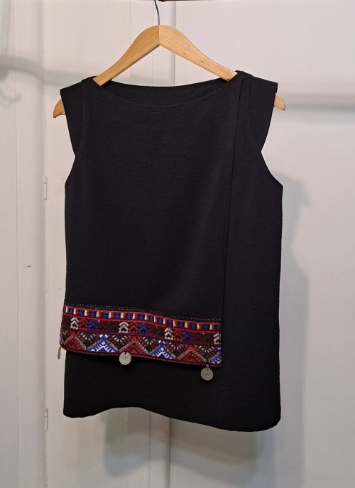 تاپ بلوچی‌دوزی قرمز