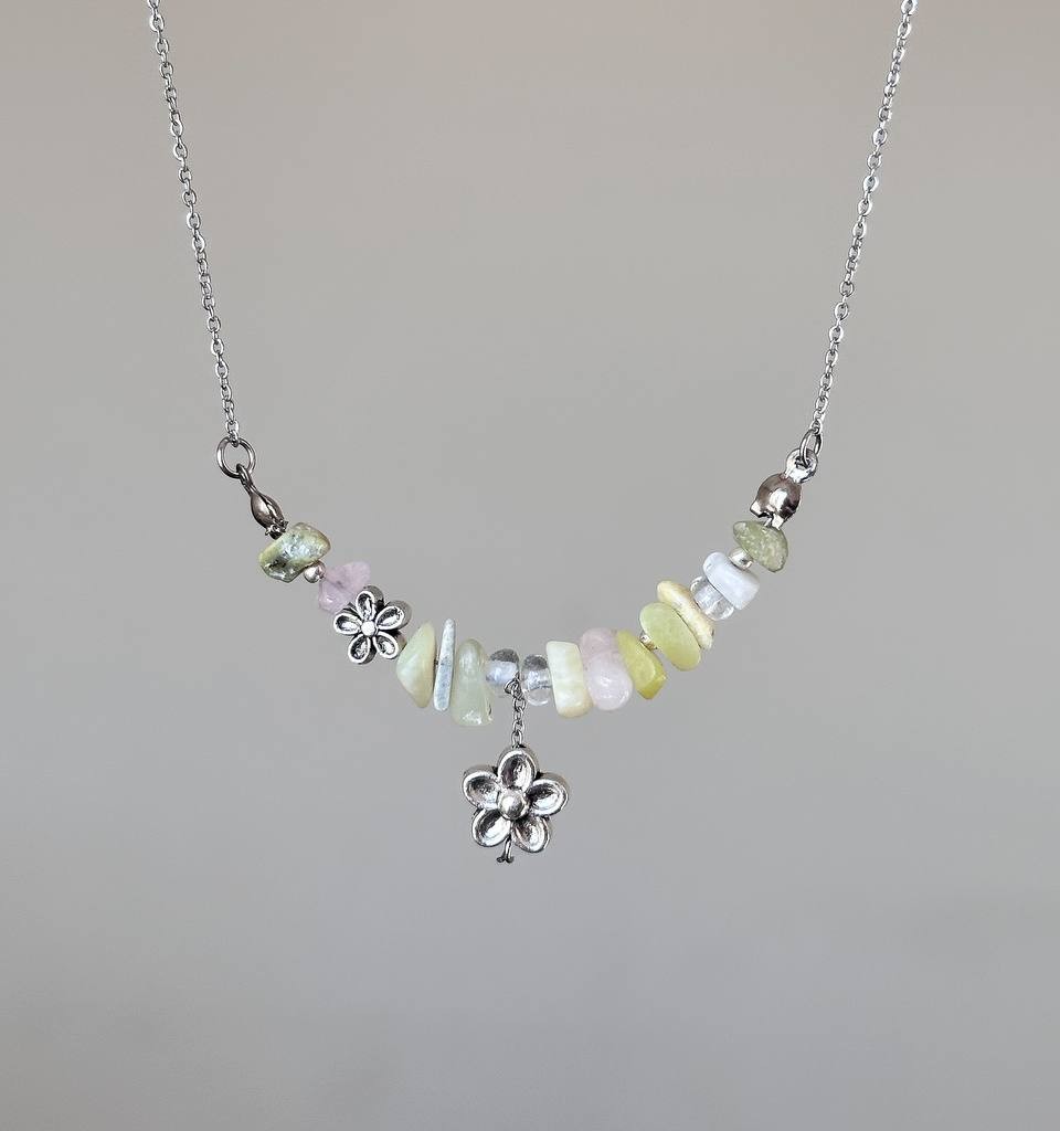 گردنبند سنگ طبیعی باغ گل