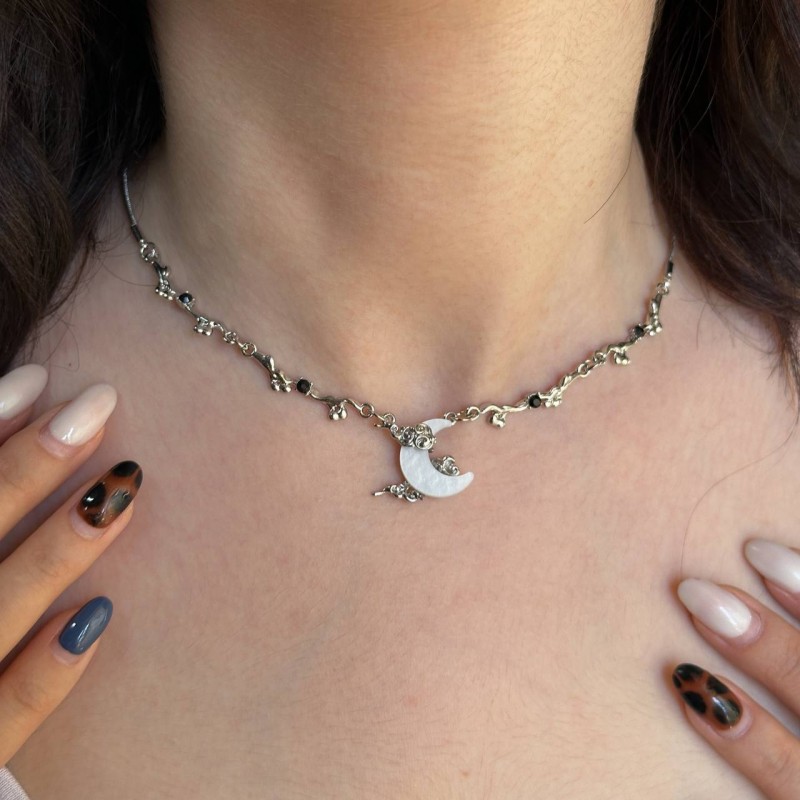 گردنبند ماه ژاپنی استخوانی