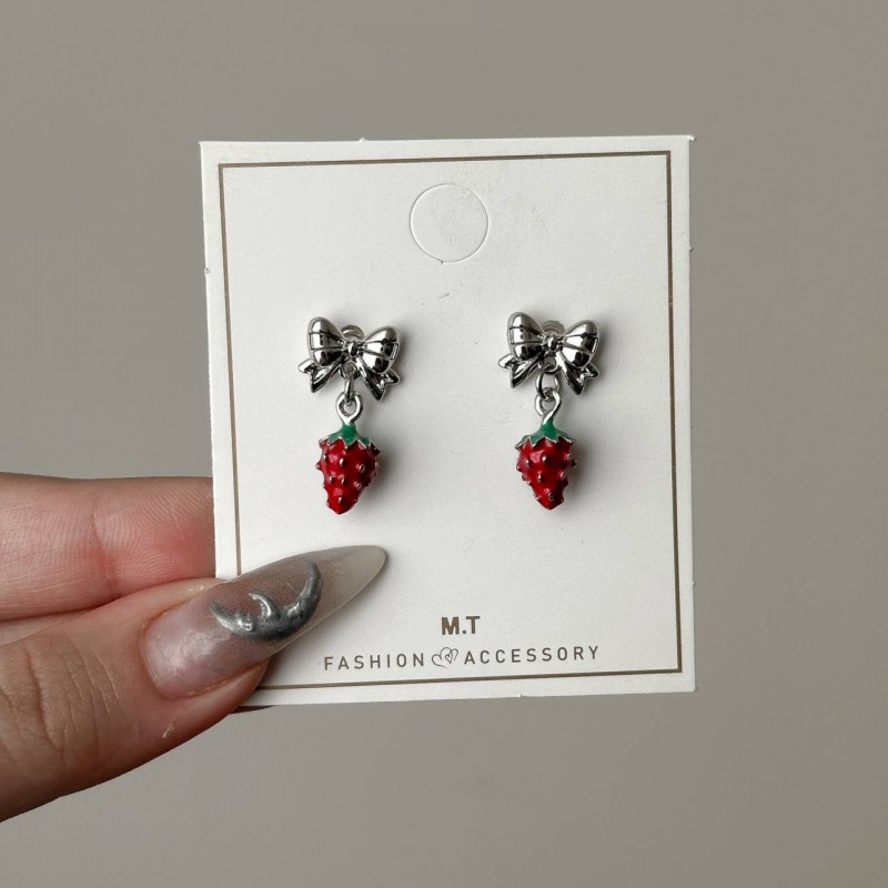 گوشواره توتفرنگی دخترانه پینترستی