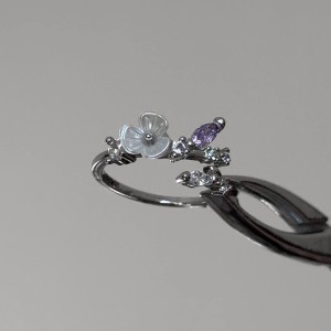 انگشتر آبکاری نقره طرح گل