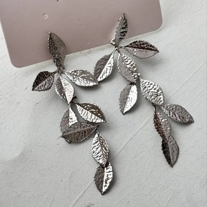 گوشواره برگ آویز