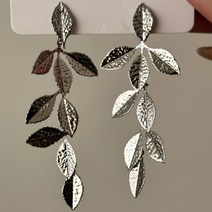 گوشواره برگ آویز