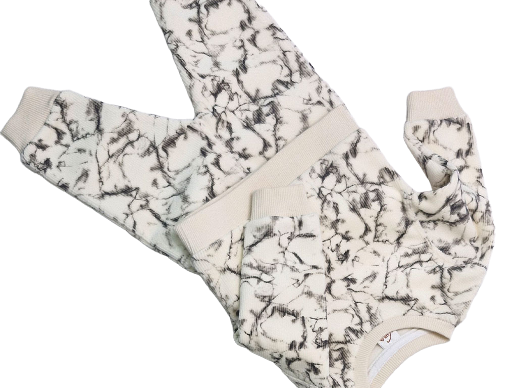 ست بلوز و شلوار مخمل  شیری  طرح ابرو بادی مشکی  نیوبرن