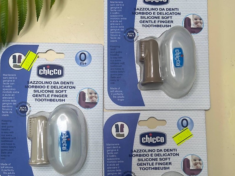 مسواک انگشتی نوزادی سیلیکونی قابدار چیکو chicco