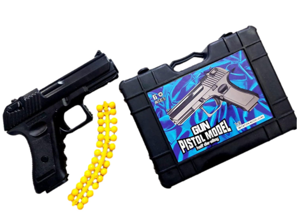 تفنگ چمدانی دارای ساچمه اسباب بازی