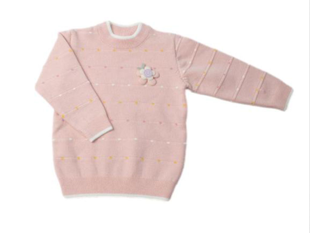 بلوز بافت دخترانه رنگ گلبهی روشن با گلسینه طرح گل برجسته