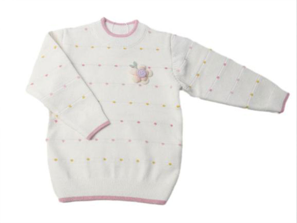 بلوز بافت دخترانه رنگ شیری با گلسینه طرح گل برجسته