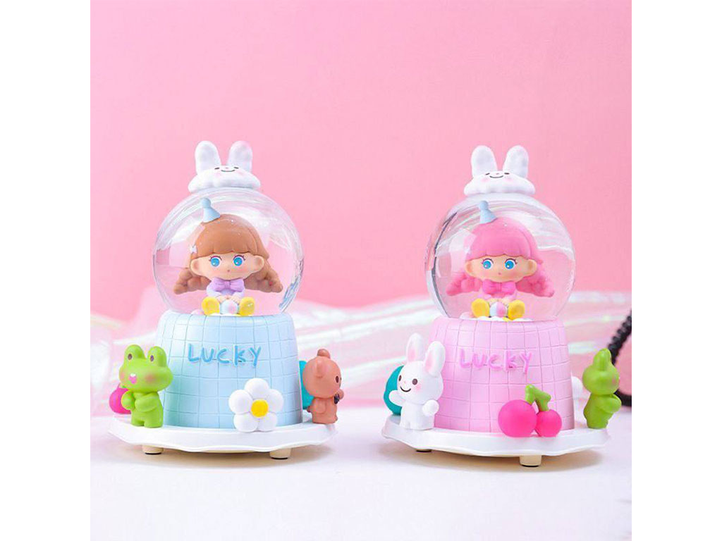 گوی پمپی موزیکال و چراغ دار طرح دختر (سایز بزرگ)