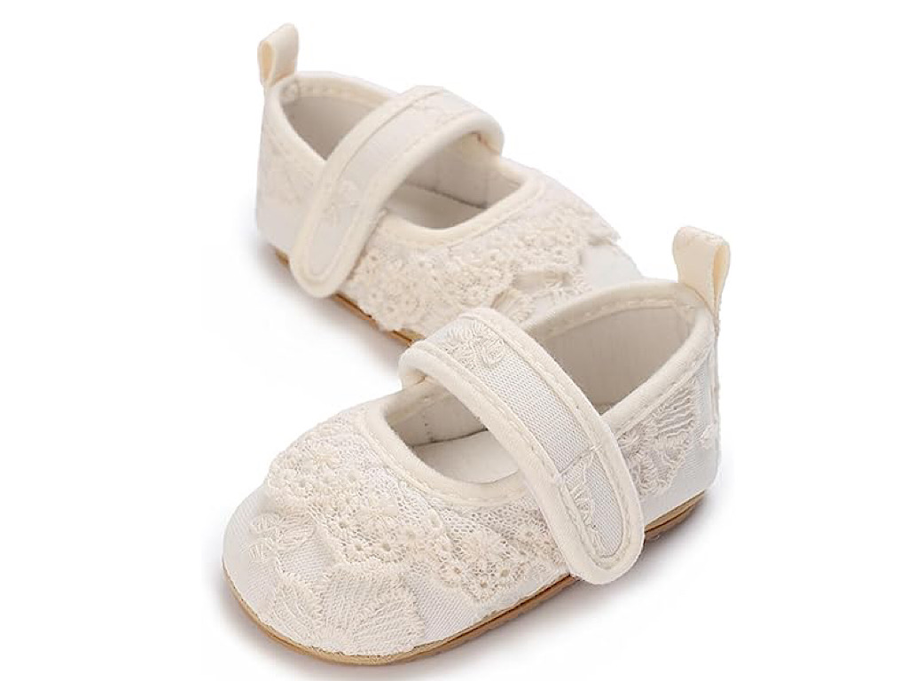 پاپوش سفید رنگ  استپ دار نوزادی دخترانه طرح گیپور توردار