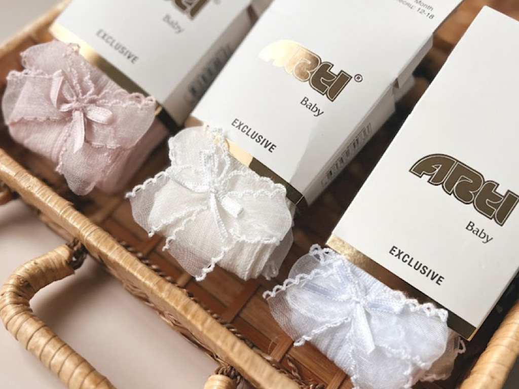 جوراب شلواری نوزادی دخترانه طرح پاپیون توری ارتی ARTI