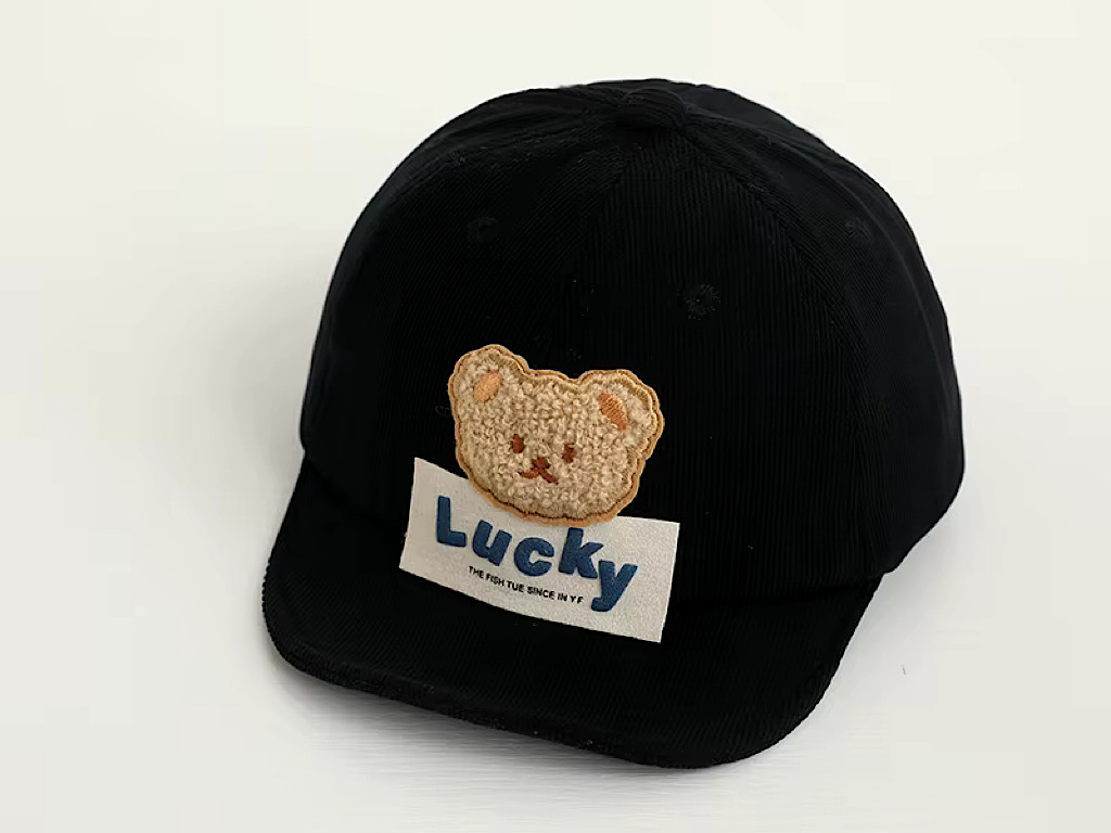 کلاه کپ لبه دار  کتان طرح تدی lucky (دور سر 46 cm)