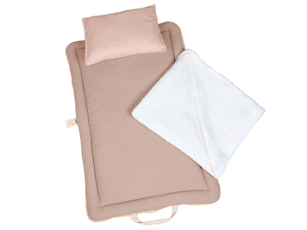 سرویس خواب دم دستی مسافرتی نوزادی مجموعه 3 عددی تشک، پتو و بالشت با بسته بندی کیفی سفید-نسکافه ای الا ELA