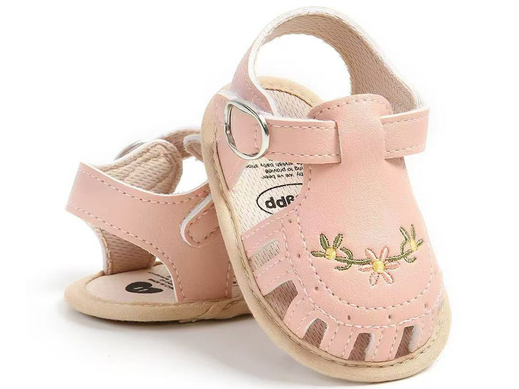 پاپوش دخترانه مدل صندل چسبی طرح گلدوزی شده رنگ صورتی