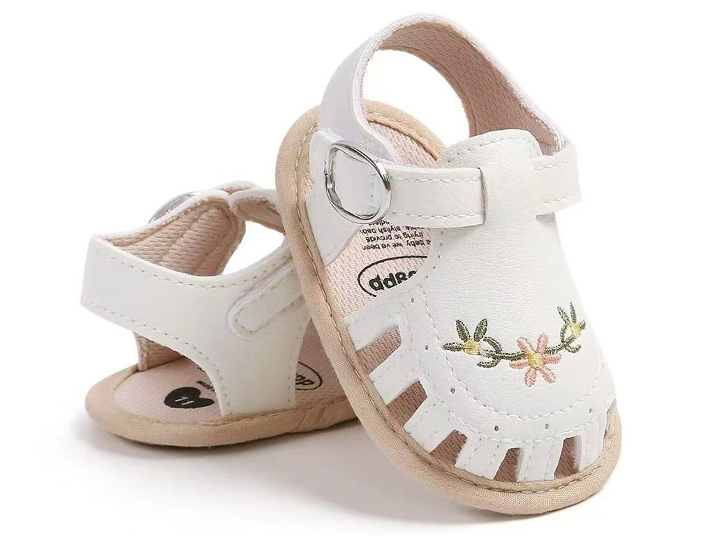 پاپوش دخترانه مدل صندل چسبی طرح گلدوزی شده رنگ سفید