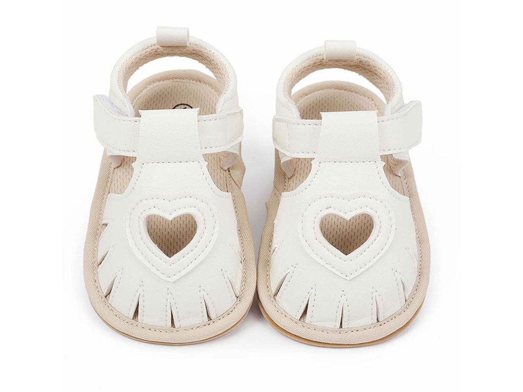 پاپوش نوزادی مدل صندل چسبی طرح قلب رنگ شیری