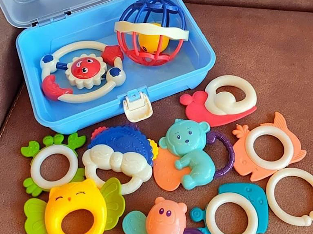 ست جغجغه و دندانگیر نوزادی 10 عددی مدل صندوقی سایز بزرگ  Baby Rattle