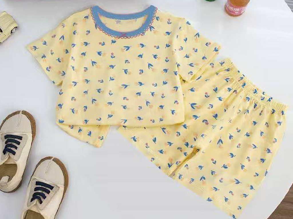 تیشرت و شلوارک راحتی زرد رنگ دخترانه طرح گل