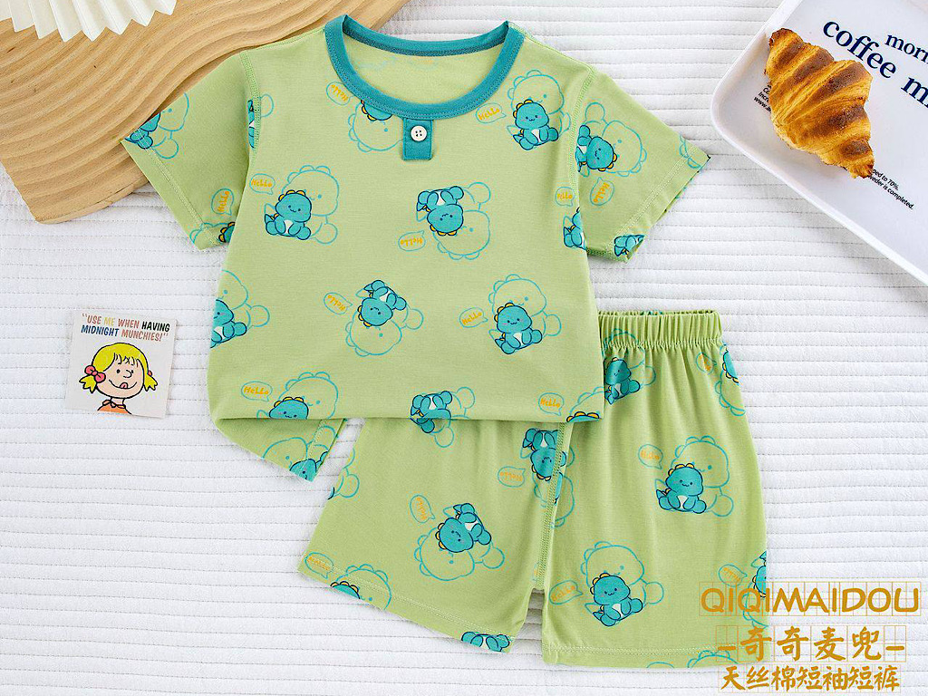 تیشرت و شلوارک راحتی سبز رنگ طرح دایناسور