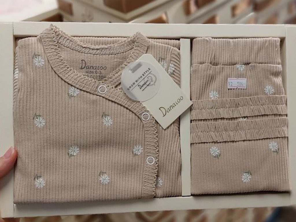 ست بیمارستانی نوزادی دخترانه 5 تکه طرح گل آکاردئونی دانالو Danaloo