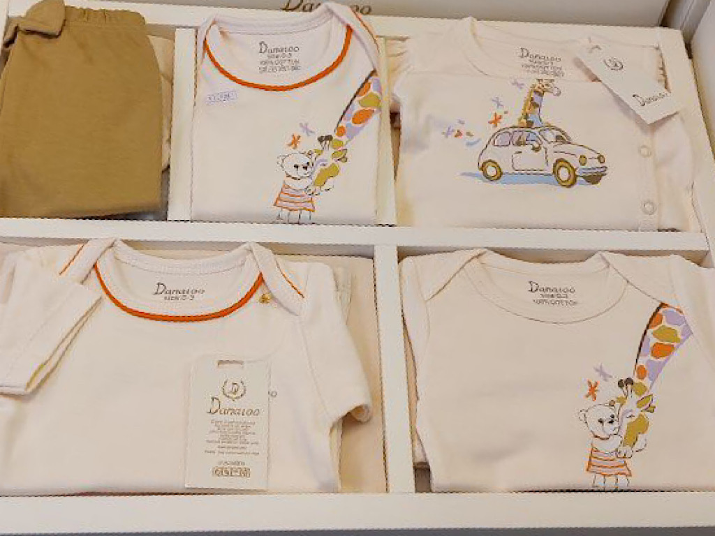 ست بیمارستانی  19  تکه نوزادی دخترانه طرح خرس و زرافه دانالو Danaloo