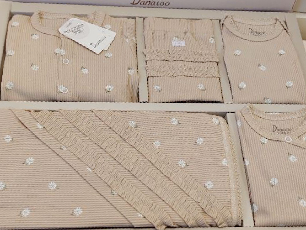 ست بیمارستانی 13 تکه نوزادی طرح گل آکاردئونی دانالو Danaloo