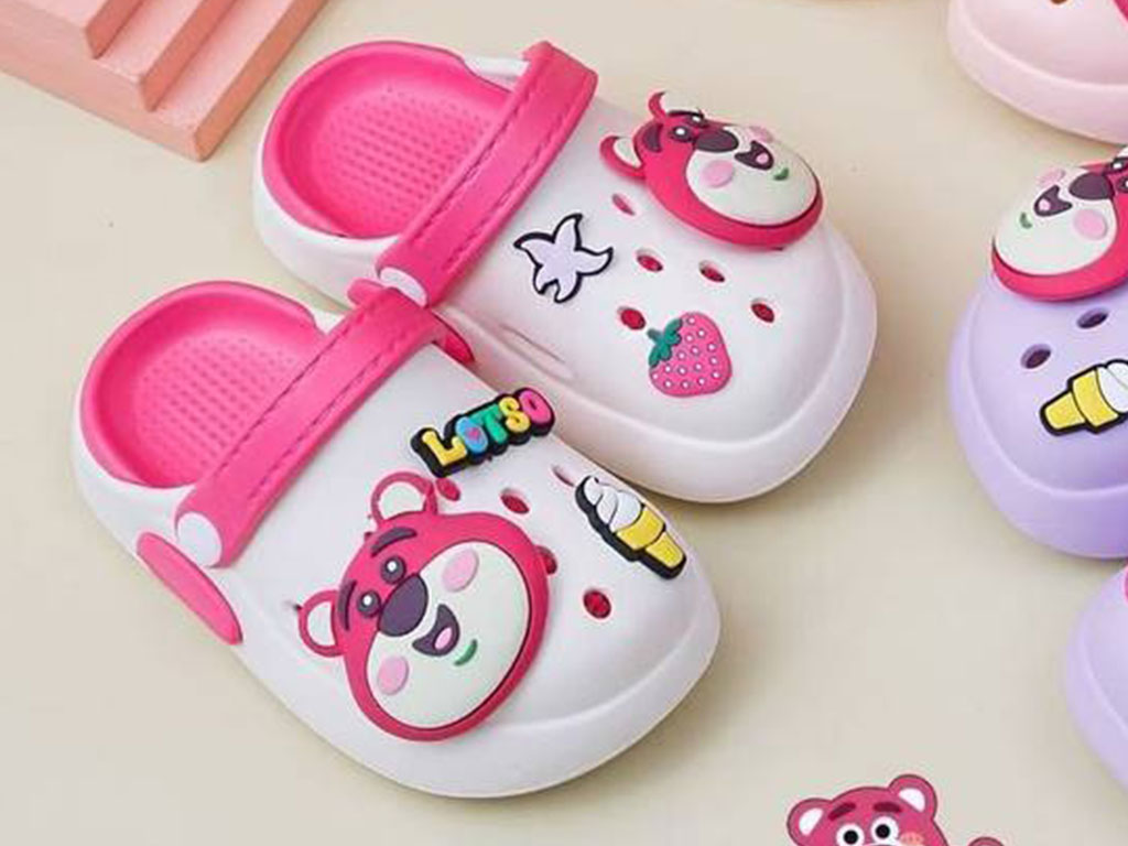 دمپایی رکابدار کراکس بچگانه رنگ کرم شیری طرح lotso