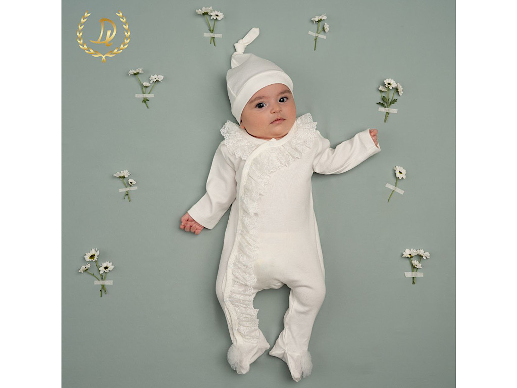 ست بیمارستانی 13 تکه نوزادی دخترانه رنگ شیری طرح snow white دانالو Danaloo