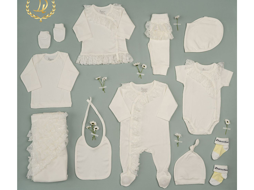 ست بیمارستانی 13 تکه نوزادی دخترانه رنگ شیری طرح snow white دانالو Danaloo