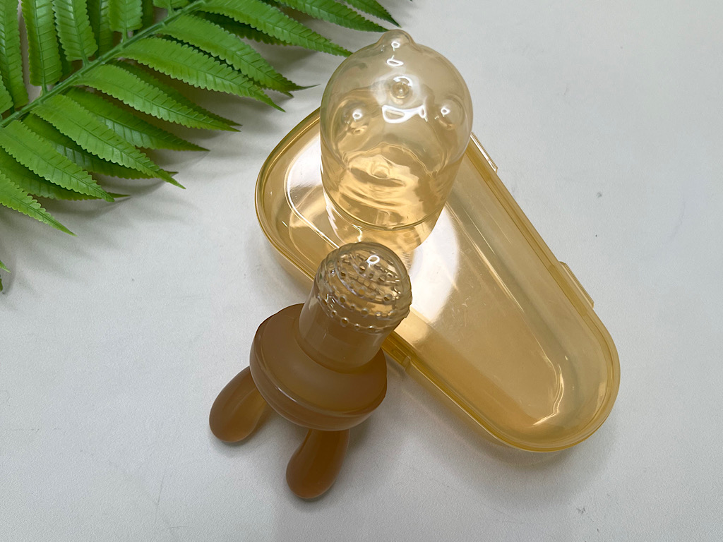 میوه خوری پستانکی نوزادی درپوش دار طرح هی اور شی  he or she