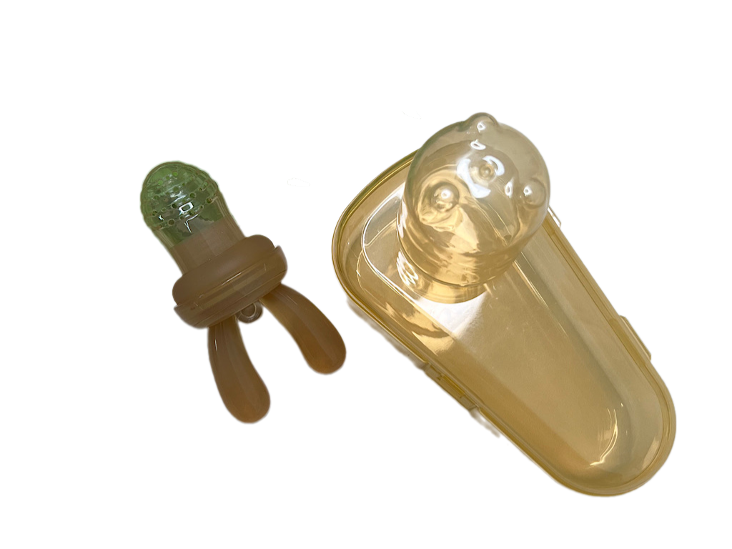 میوه خوری پستانکی نوزادی درپوش دار طرح هی اور شی  he or she