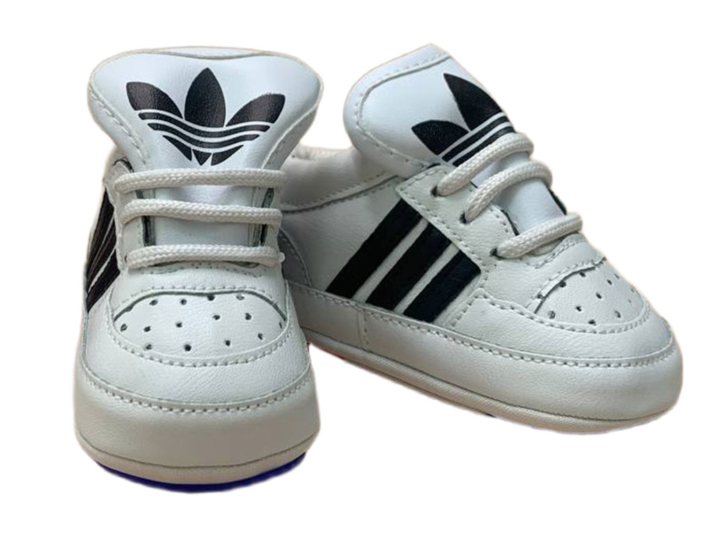 پاپوش استپ دار نوزادی مدل بندی رنگ سفید طرح آدیداس