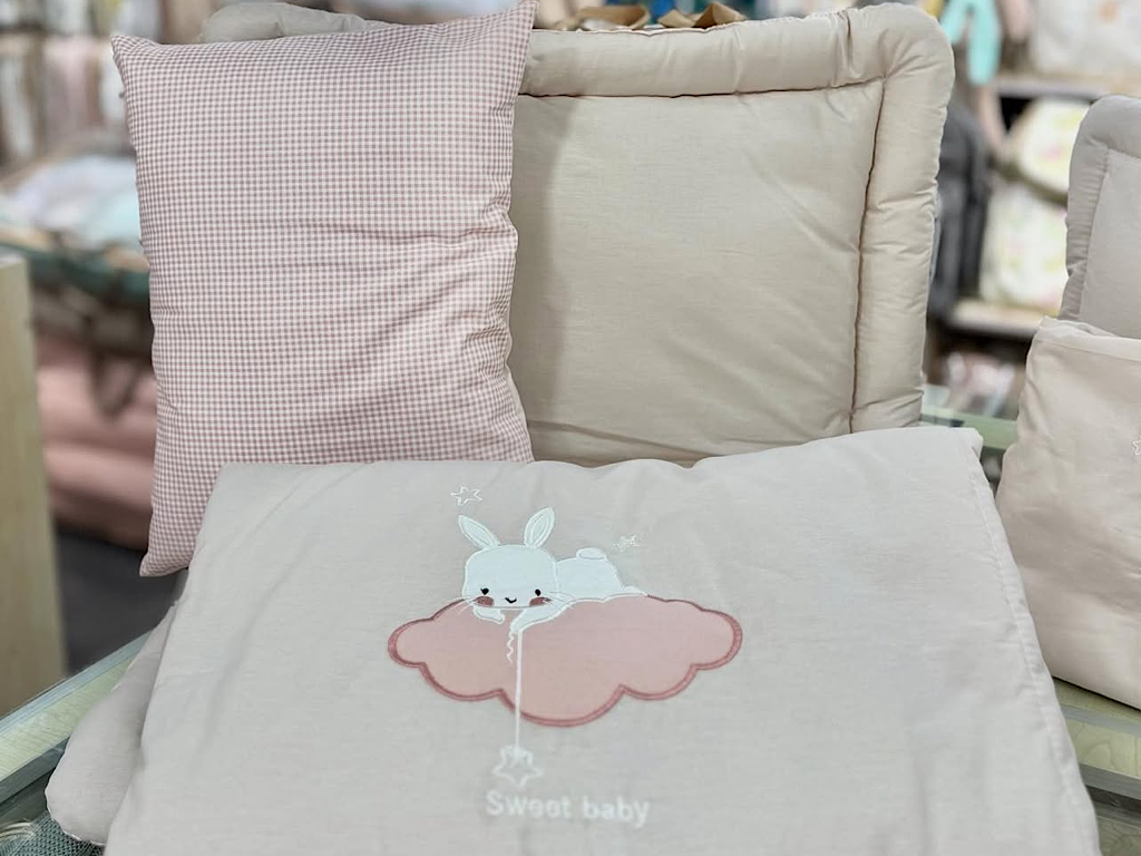 سرویس خواب دم دستی مسافرتی نوزادی مجموعه 3 عددی تشک، لحاف و بالشت با بسته بندی کیفی طرح خرگوش صورتی الا ELA