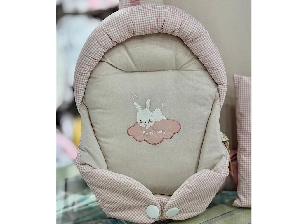 قنداق سوئیسی (آغوش گیر) نوزادی پیکه طرح خرگوش صورتی الا ELA