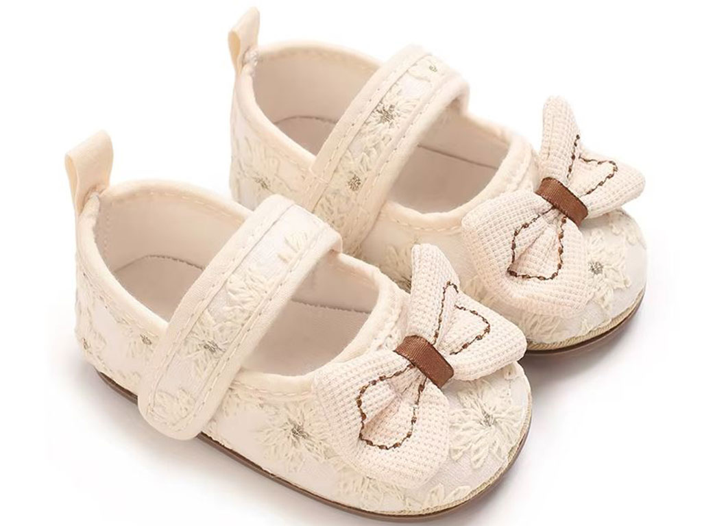 پاپوش استپ دار نوزادی رنگ کرم شیری طرح پاپیون برجسته