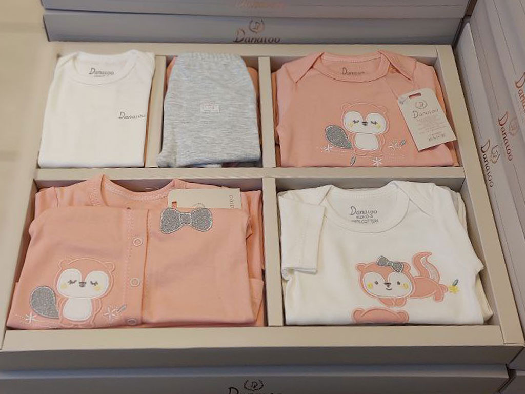 ست بیمارستانی 19 تکه نوزادی طرح سنجاب صورتی دانالو Danaloo