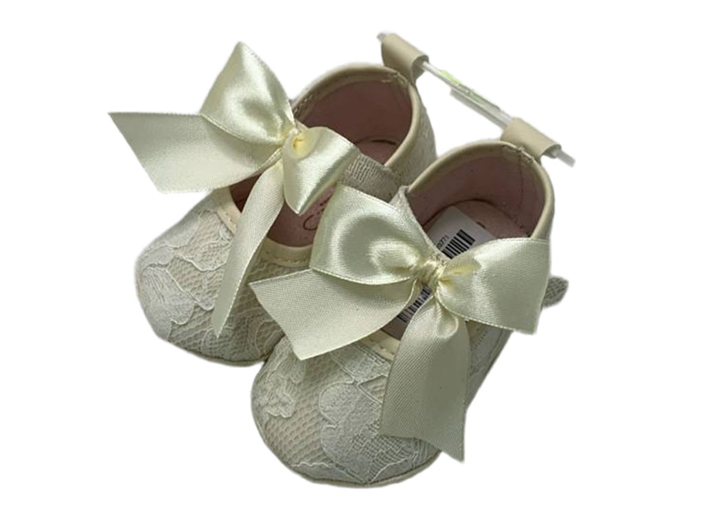 پاپوش استپ دار نوزادی دخترانه رنگ شیری طرح گل و پاپیون